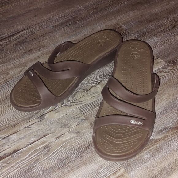 CROCS Patricia Wedge Sandals Brown  Sz 9  EUC - Picture 1 of 7